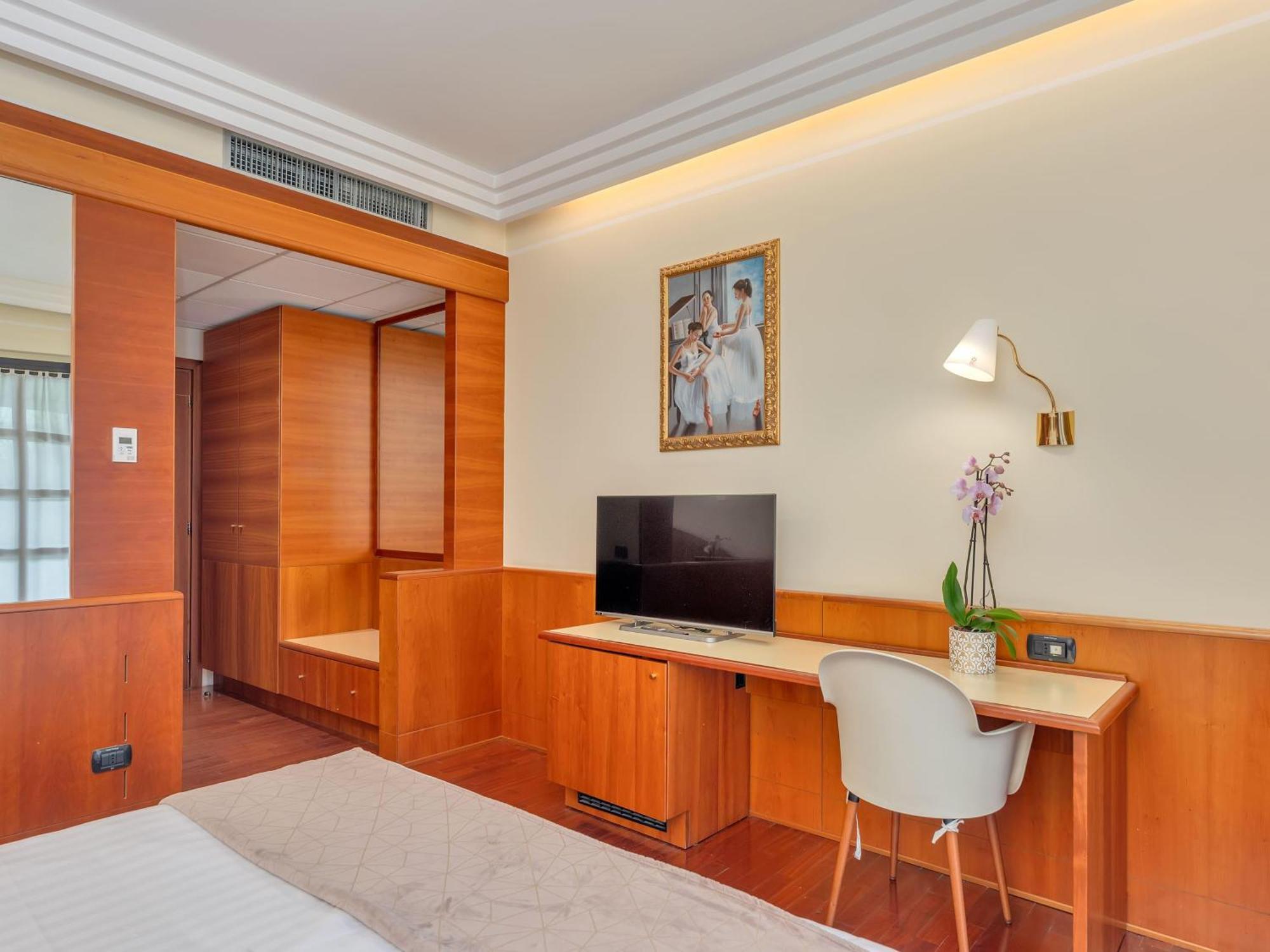 B&B Hotels Hotel Prestige Ornago Bagian luar foto