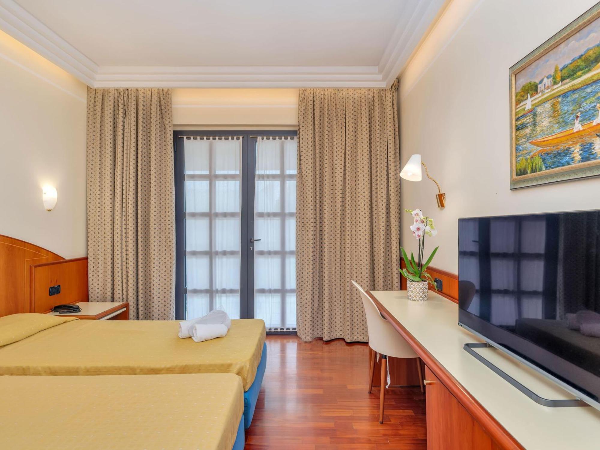 B&B Hotels Hotel Prestige Ornago Bagian luar foto