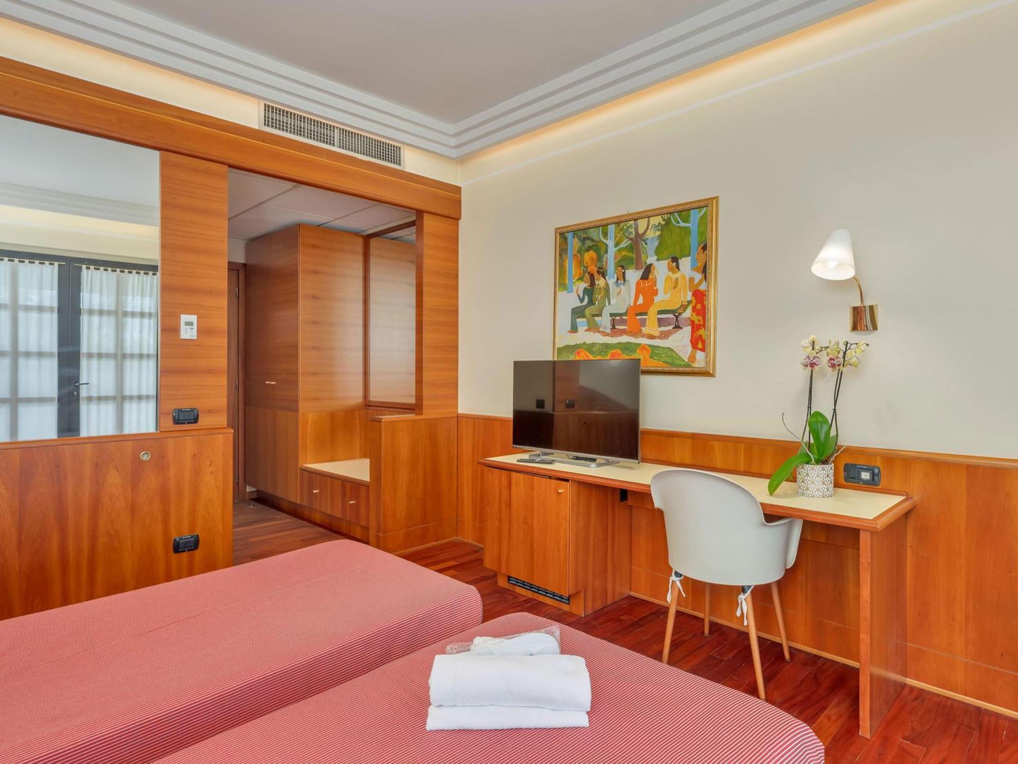 B&B Hotels Hotel Prestige Ornago Bagian luar foto