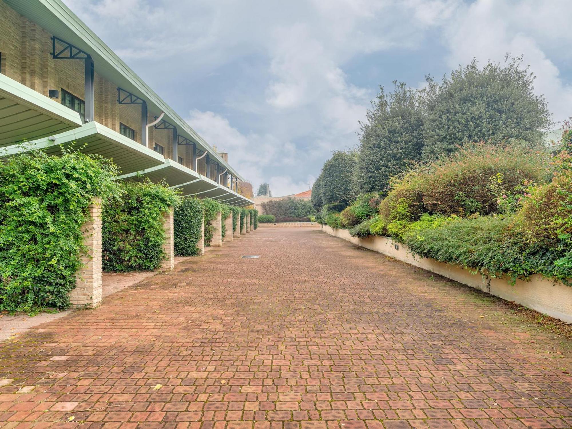 B&B Hotels Hotel Prestige Ornago Bagian luar foto