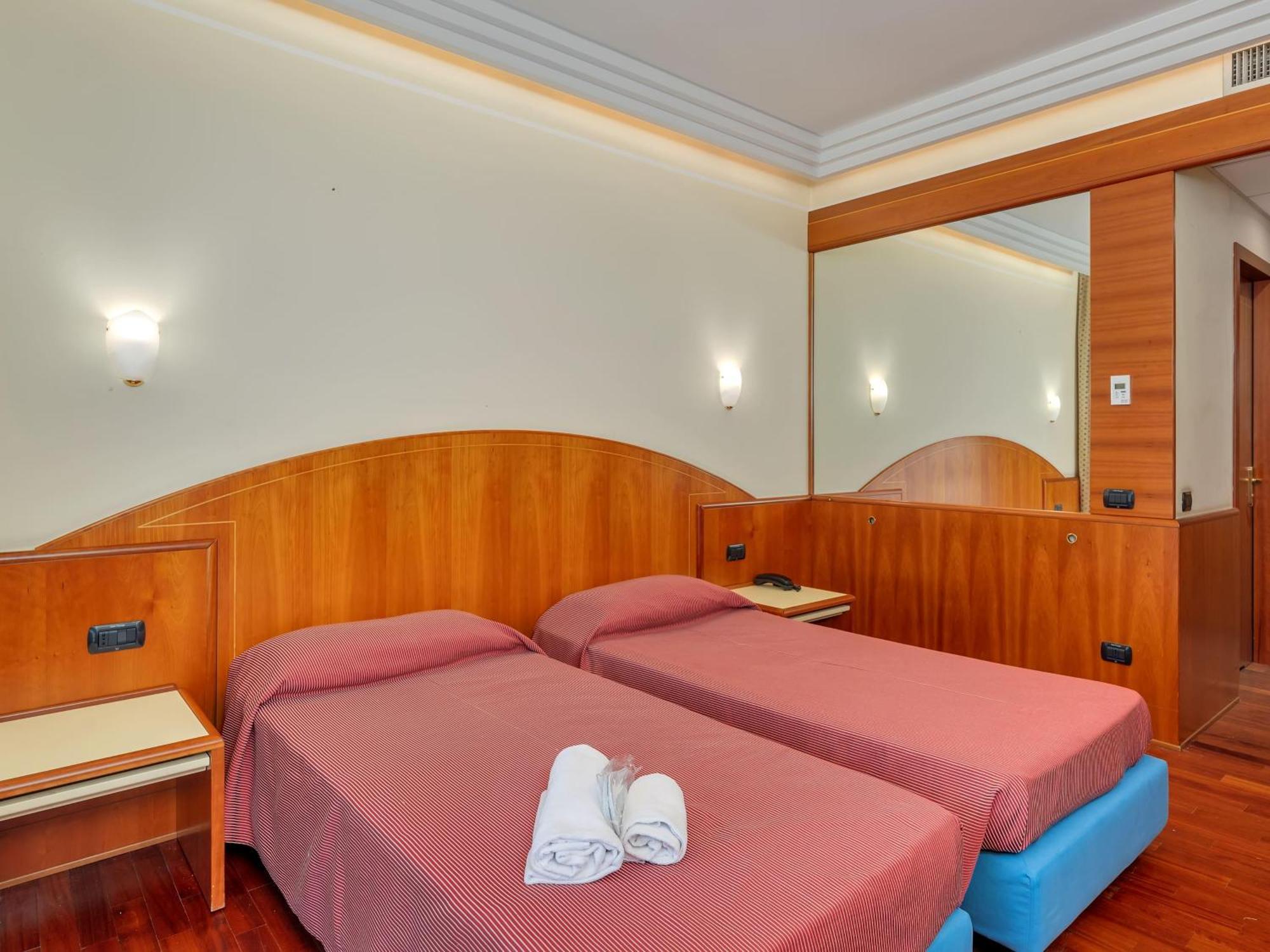 B&B Hotels Hotel Prestige Ornago Bagian luar foto