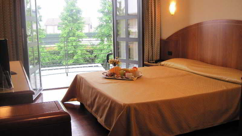 B&B Hotels Hotel Prestige Ornago Bagian luar foto