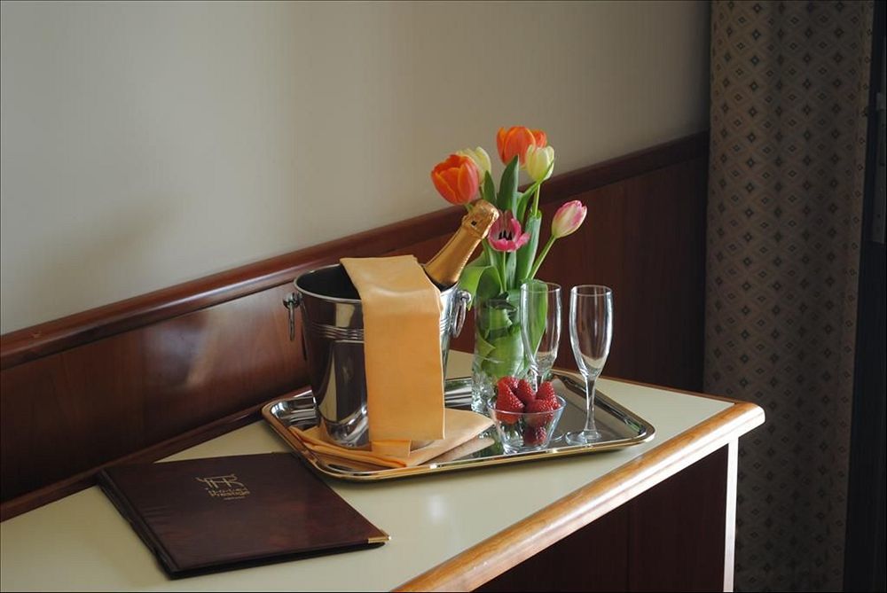 B&B Hotels Hotel Prestige Ornago Bagian luar foto