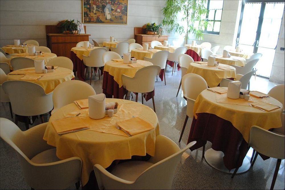 B&B Hotels Hotel Prestige Ornago Bagian luar foto