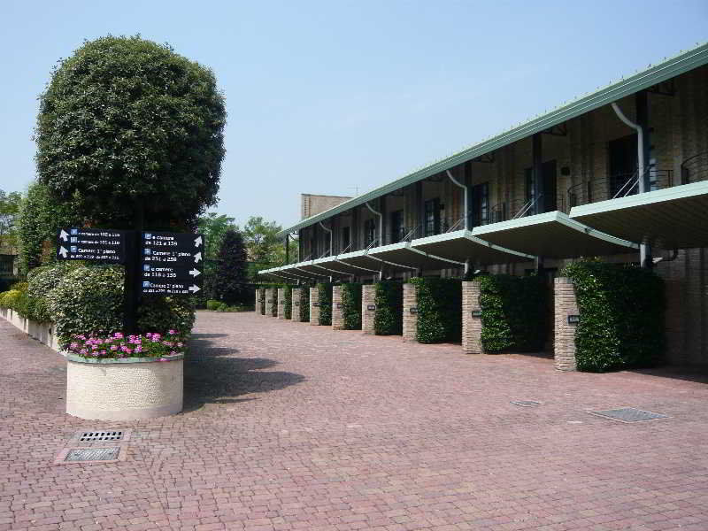 B&B Hotels Hotel Prestige Ornago Bagian luar foto
