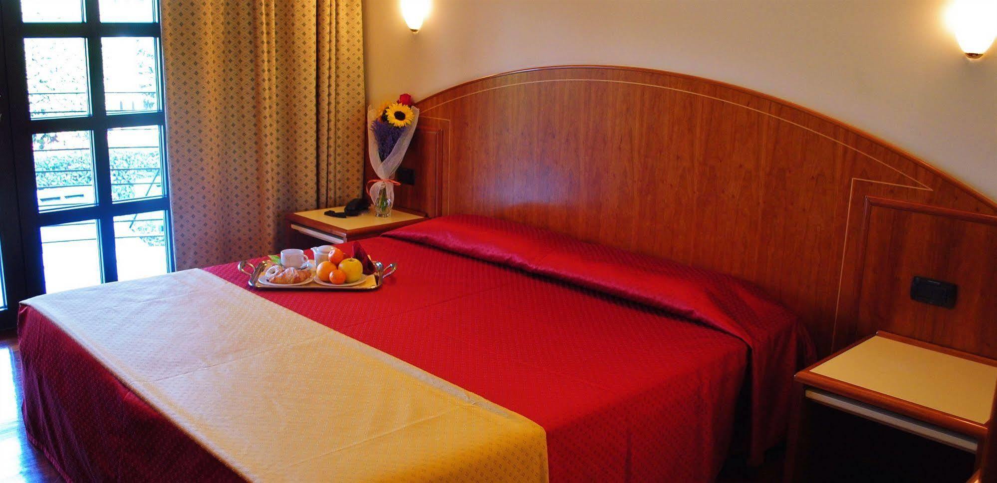 B&B Hotels Hotel Prestige Ornago Bagian luar foto